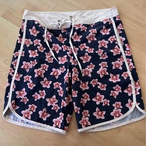 Acacia Mens Boardshorts in Isle. Size 32.
